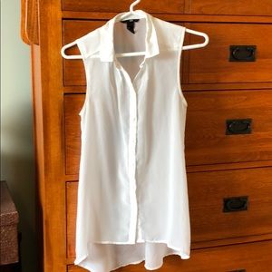 Long buttoned sleeveless white blouse